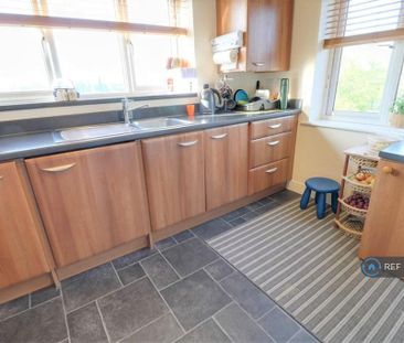 3 bedroom semi-detached house to rent - Photo 6