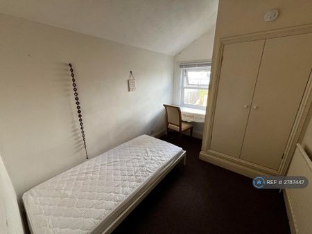 4 bedroom terraced house to rent - Photo 3