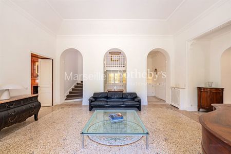 maison 7 pièces 225m2 MARSEILLE 8EME 7 000 euros - Photo 5