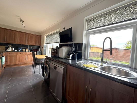 3 bedroom semi-detached house to rent - Photo 1