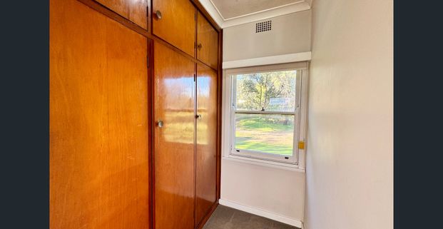 Location, location, location - Photo 1