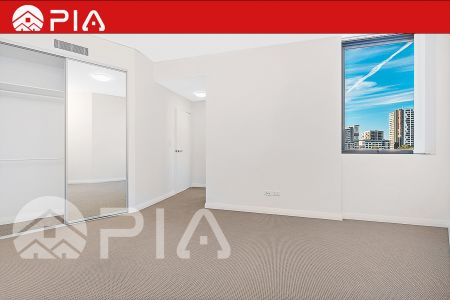 Modern Spec, 2-Bedroom Apartment, Spacious Living Room - Photo 4