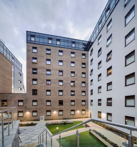 Bronze 2-Bed Apartment - Photo 3