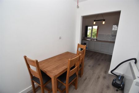 4 bedroom flat to rent - Photo 2