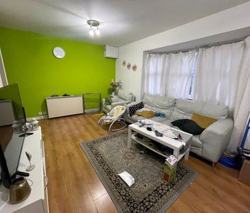 2 Bed Flat, Adeliza Close, IG11 - Photo 4