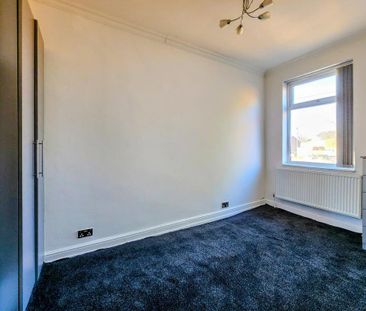 3 bedroom end of terrace house to rent - Photo 4