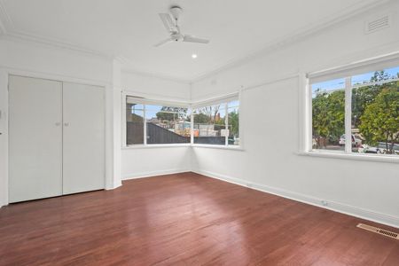 3 Balmoral Avenue, Pascoe Vale South VIC 3044 - Photo 5