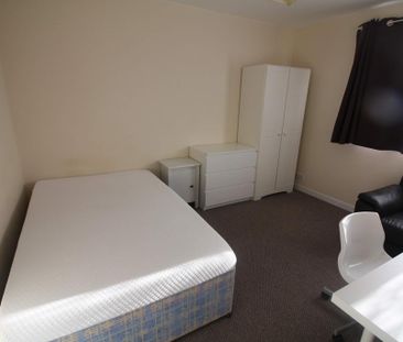 5 bedroom detached house to rent - Photo 3