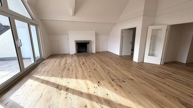 Exklusive, frisch sanierte 6.5-Zimmer-Attikawohnung in Bottighofen – Wohnen auf höchstem Niveau! - Photo 1