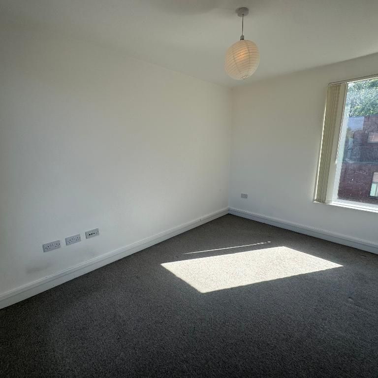 3 bedroom mews to rent - Photo 1