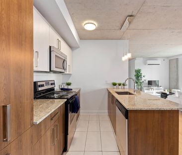 1 Bedroom + Den - 3280 Cavendish Boulevard, Montréal - Photo 3