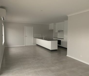 MODERN LOW MAINTENANCE UNIT - Photo 3