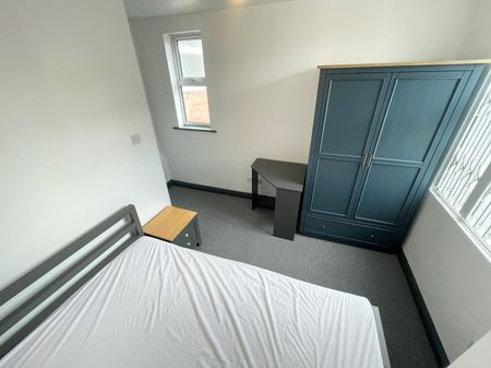 Room 4, Gregory Boulevard, NG7, Nottingham - Photo 3