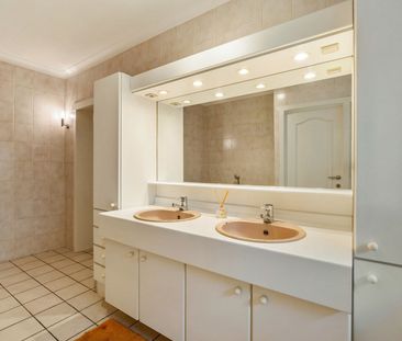 Ruime eengezinswoning met authentieke charme in Koninksem - Photo 1