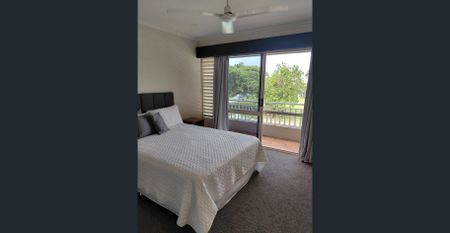 Stunning 3-Bedroom Townhouse With Ocean Views - Prime Esplanade Location - Photo 3