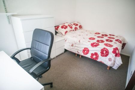 1 bedroom in a house share to rent - Photo 5