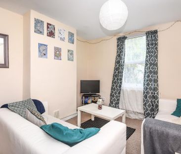 4 bedroom semi-detached house to rent - Photo 1