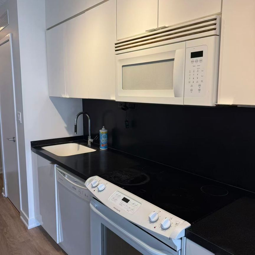 For Lease - 15 Iceboat Terrace, Toronto, Ontario - Photo 1