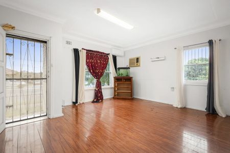Spacious 3-Bedroom Brick Home on a Large Corner Block - Photo 4