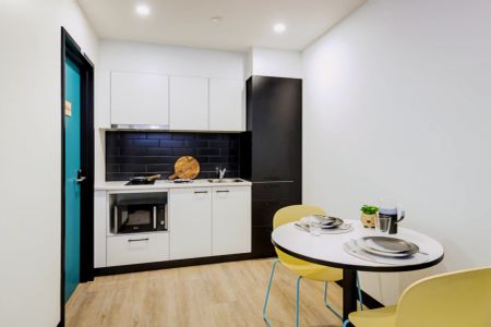 Two Bedroom Apartment Silver - Photo 3