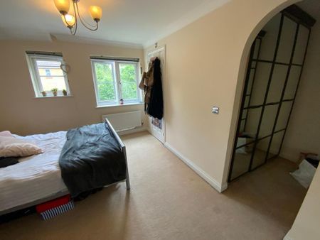 1 bedroom in a house share to rent - Photo 3