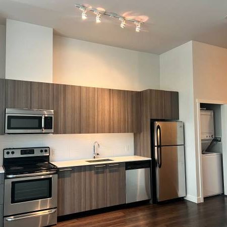 Townhouse Studio Unit109! FREE 1 MONTH RENT!! - Photo 1