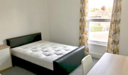 Modern 4 Bedroom Student House Just 5 Minutes from the City Centre - Photo 3