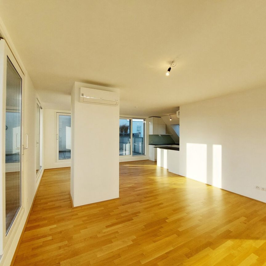 4-Zimmer DG-Wohntraum mit 130m² Terrassen und privatem Pool! - Photo 1