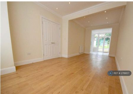 6 bedroom semi-detached house to rent - Photo 2