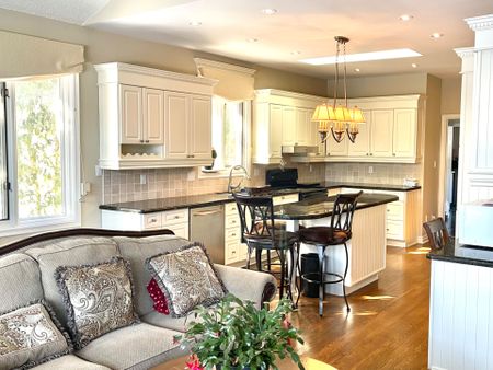 For Lease - 207 Kennedy Street, Aurora, Ontario - Photo 3