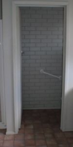 1 BEDROOM FLAT IN QUIET COMPLEX OF 3 - Photo 4