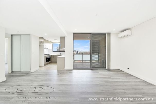 Luxury 4 Bedroom Apartment - Photo 1
