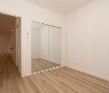 Contemporary Designer Living - Photo 5