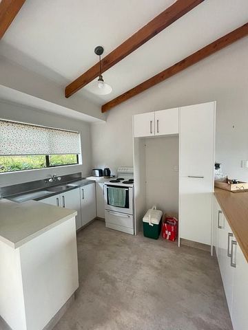 Sunny 3 bedroom in nice quiet surburb - Photo 5