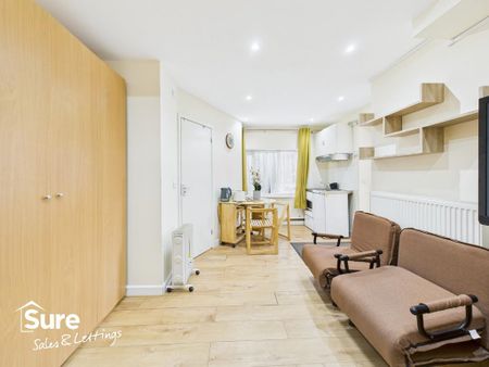 Studio to rent - Photo 2