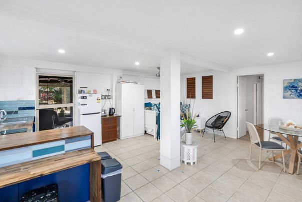 CITY FRINGE SEMI-FURNISHED HOME - Photo 1