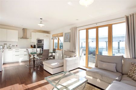Queen Marys House, 1 Holford Way, London, SW15 flat - penthouse to rent - Photo 3