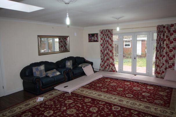 Blandford Waye, Hayes - Photo 1