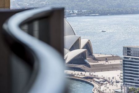 SOUTH EAST FACING ONE BEDROOM IN COVE WITH OPERA HOUSE VIEWS I Furnished - Photo 4