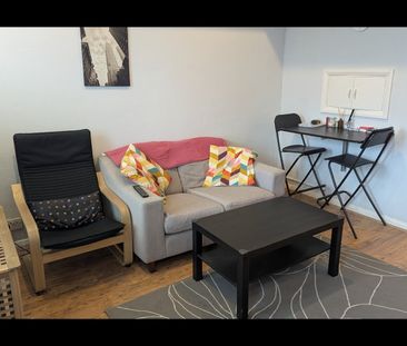 Studio Flat, Camden High Street, NW1 - Photo 4