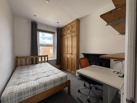 5 bedroom terraced house to rent - Photo 3