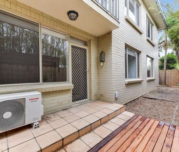 Ground Floor Two-Bedroom Apartment with Spacious Courtyard – Prime ... - Photo 5