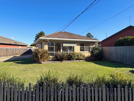Charming Family Home in Prime Location - Photo 3