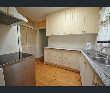 SPACIOUS HOUSE NEAR STATION & SCHOOLS - Photo 6