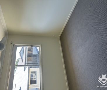 3 bed Townhouse, Garage & Carport - Photo 6
