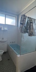 FAMILY HOME CLOSE TO ALL AMENITIES - Photo 4