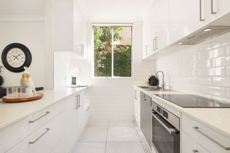 Renovated living with house like proportions - Photo 5