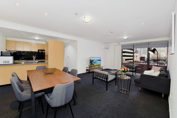 Beautiful 2-bedroom apartment near Parliament train station - Photo 1
