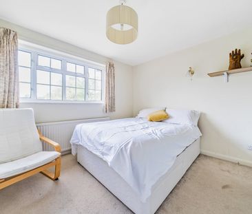 Detached House to rent - Oxenden Wood Road, Orpington, BR6 - Photo 2