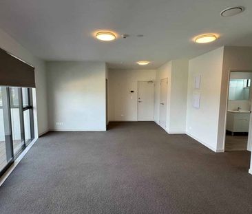 The top floor and one carpark - Photo 5